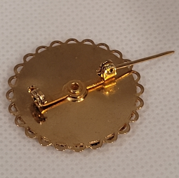 VINTAGE Handcrafted Dainty Petit Point Floral Brooch - Picture 11 of 14